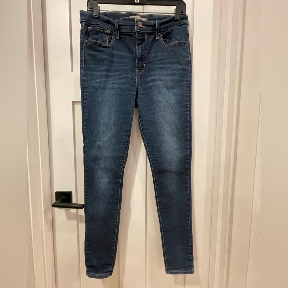 Levi’s Womens High Rise Super Skinny Jeans, sized 31/size 12.